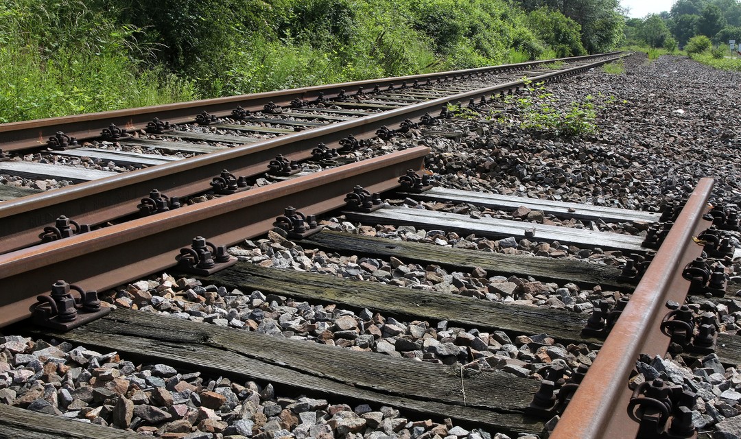 Ein Bahngleis, das ins Nichts führt