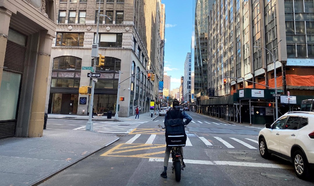 Protagonist David Nkusi in den leeren Strassen von New York.