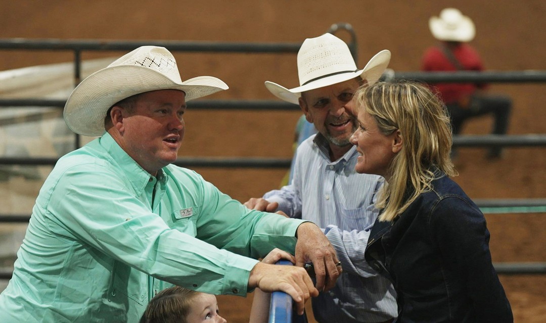 Barbara Lüthi im Gespräch mit Mann mit Cowboyhut