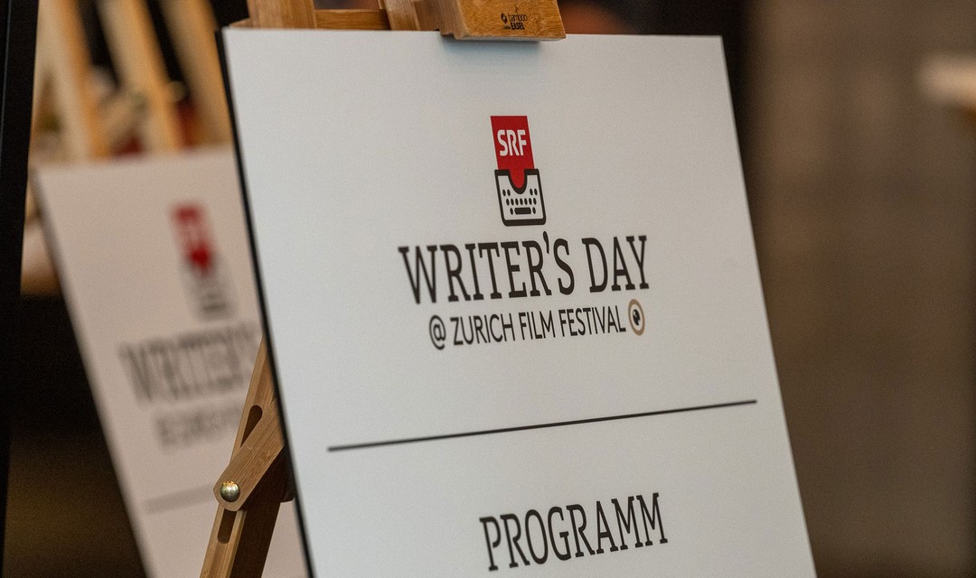 Eine Tafel mit der Beschriftung «SRF Writer's Day»